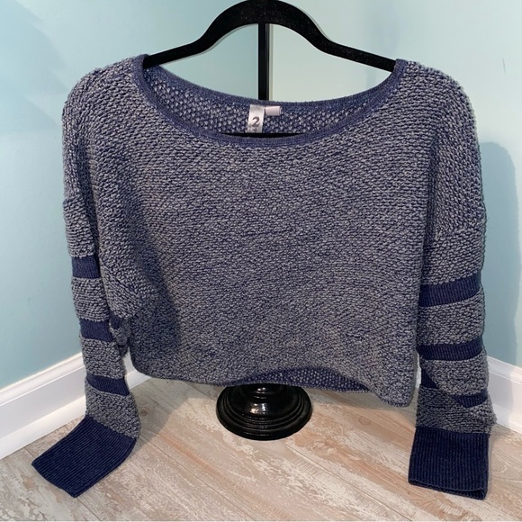 212 New York Sweater Size Small Cropped in GUC - Picture 1 of 5